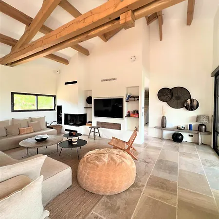 Casa Nessa Vila